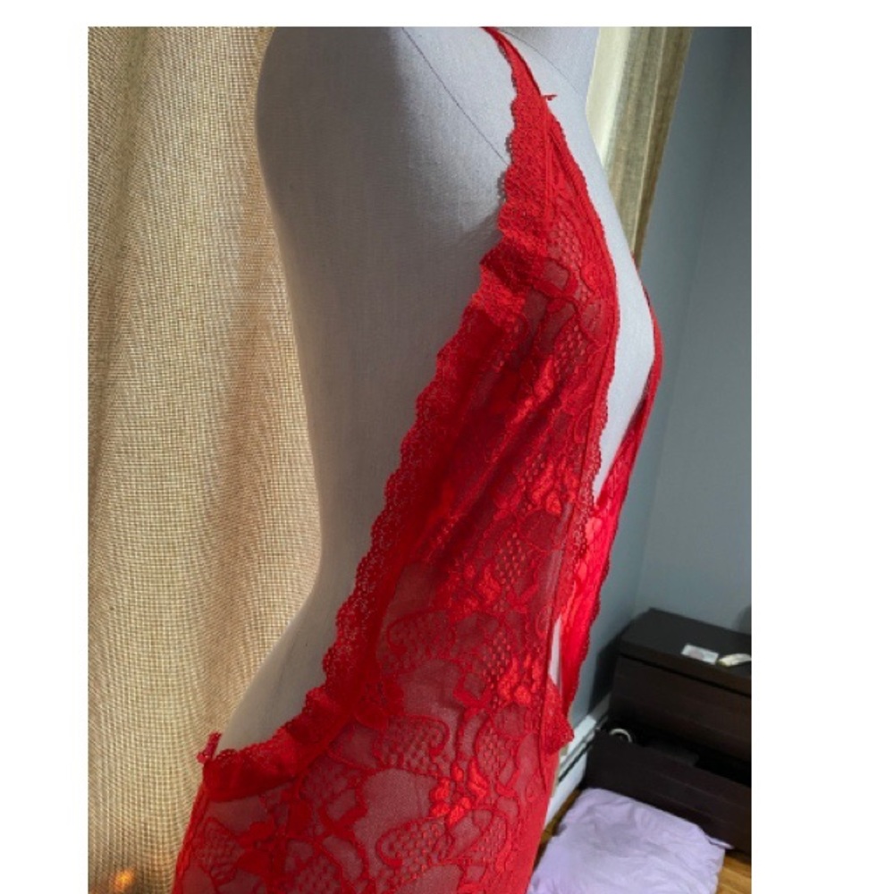 Seductive red lace bosysuit (S/M) - Picture 3 of 6